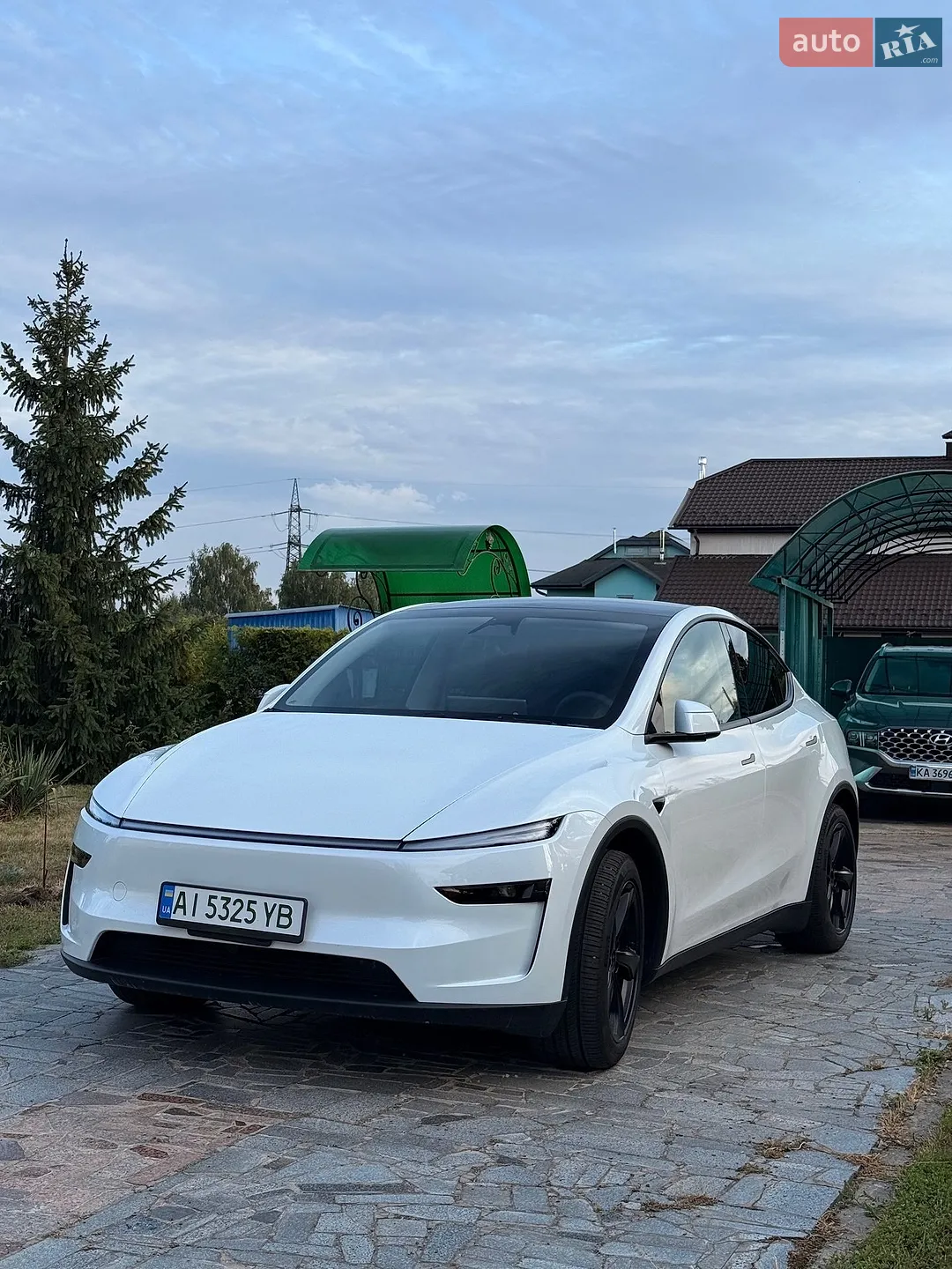 2025 Tesla Model Y - фото 1