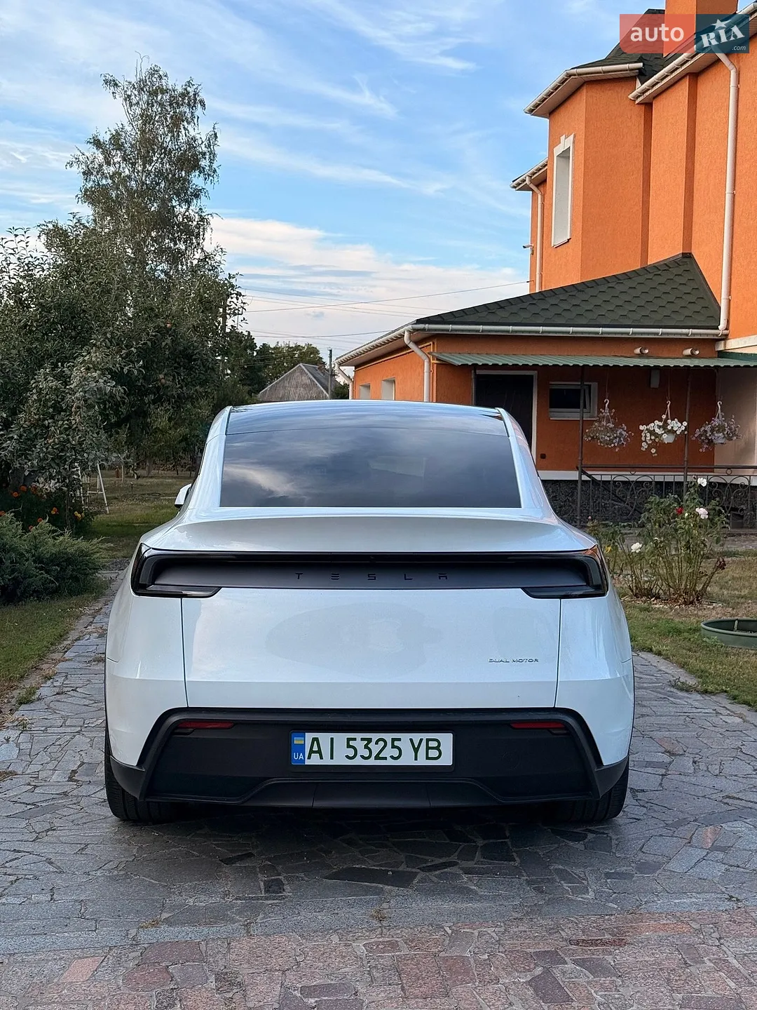 2025 Tesla Model Y - мініатюра 7