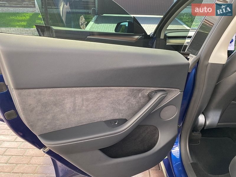 Позашляховик / Кросовер Tesla Model Y 2024 в Дніпрі