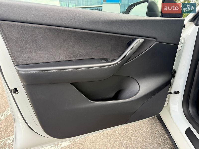 Позашляховик / Кросовер Tesla Model Y 2021 в Києві