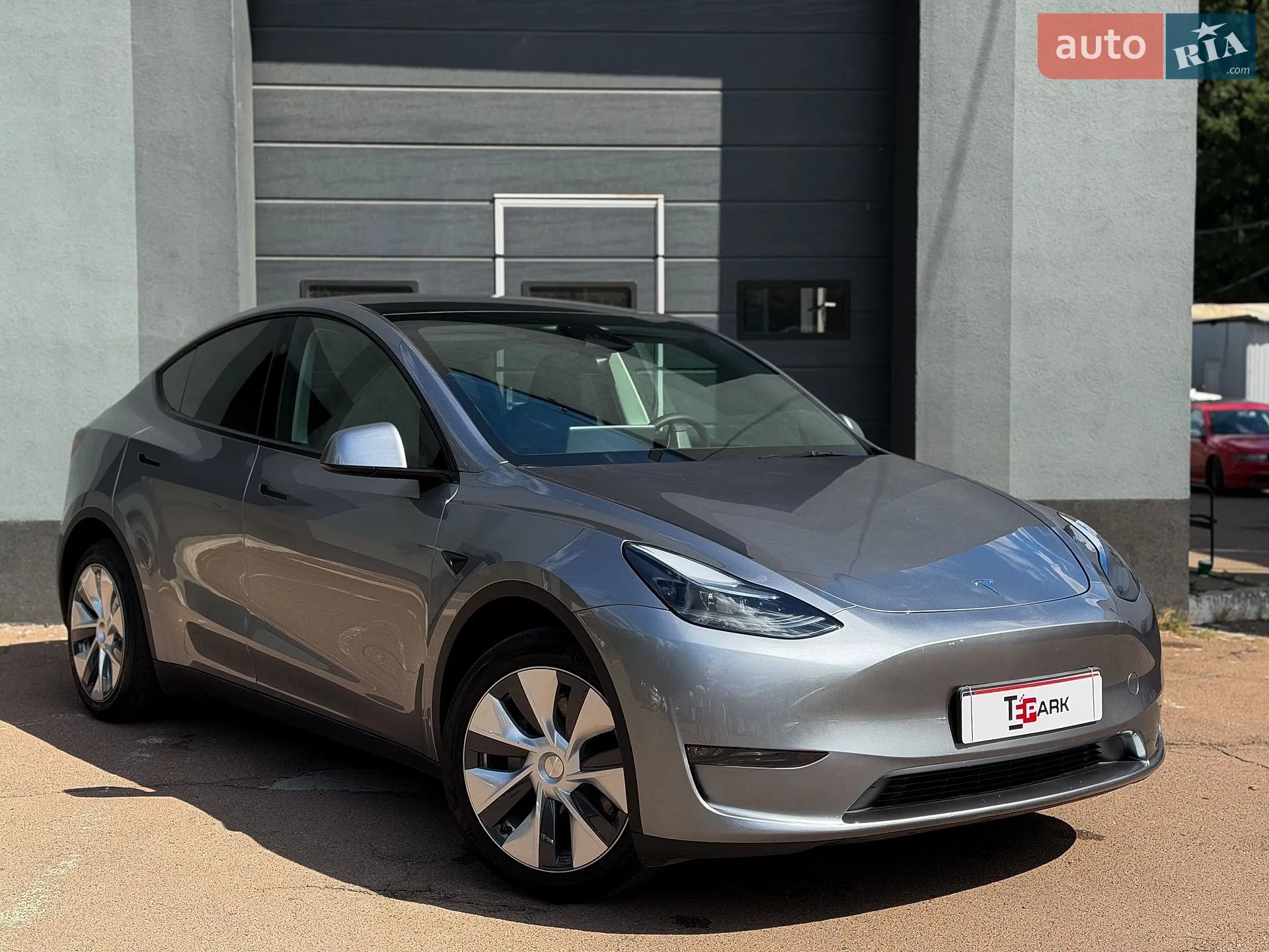 2024 Tesla Model Y - фото 1