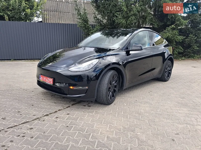 Tesla Model Y 2024