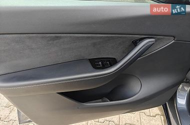 Позашляховик / Кросовер Tesla Model Y 2021 в Києві