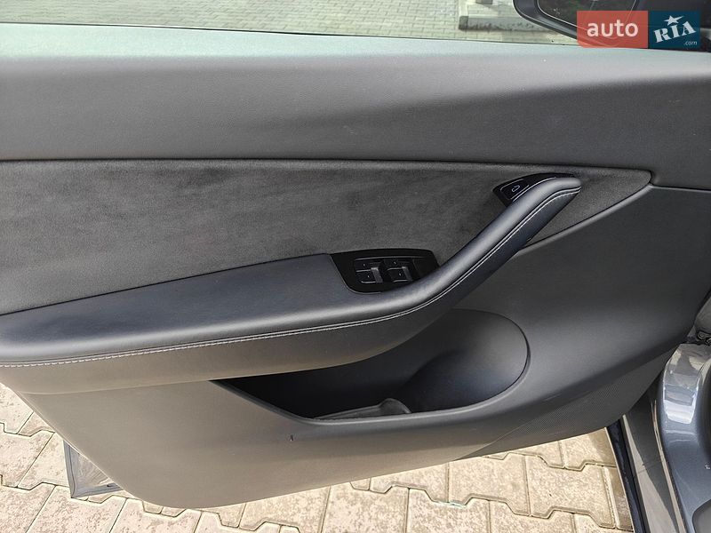 Позашляховик / Кросовер Tesla Model Y 2021 в Києві