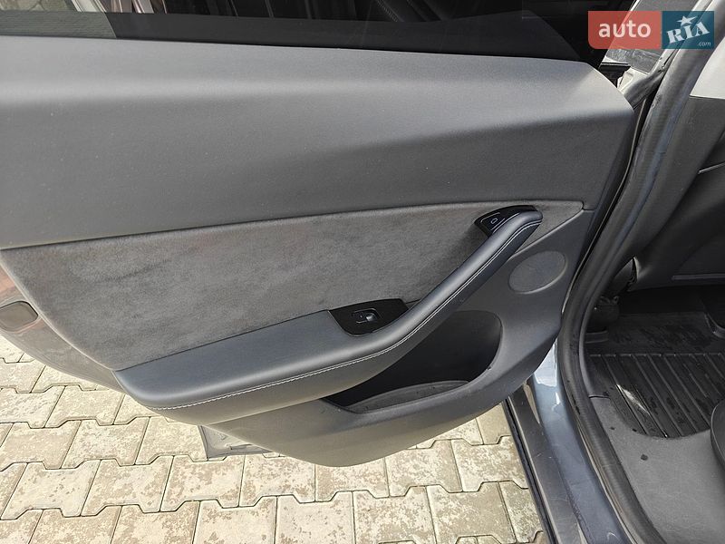 Позашляховик / Кросовер Tesla Model Y 2021 в Києві