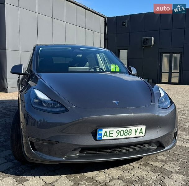Tesla Model Y 2023