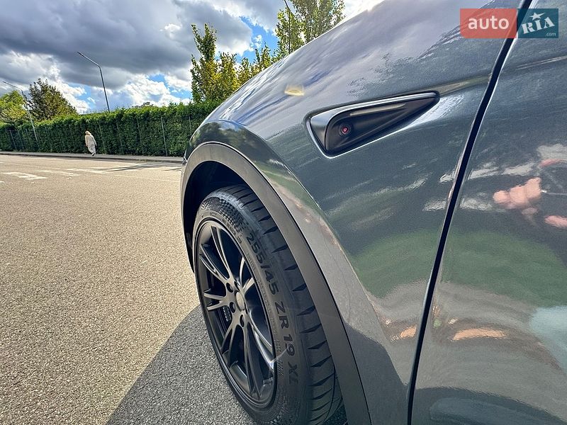 Позашляховик / Кросовер Tesla Model Y 2023 в Києві