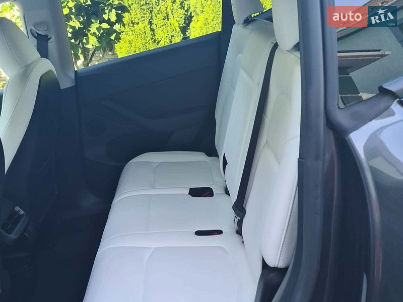 Позашляховик / Кросовер Tesla Model Y 2024 в Івано-Франківську