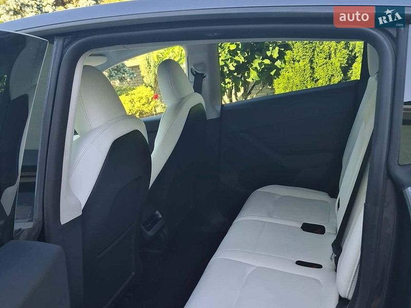 Позашляховик / Кросовер Tesla Model Y 2024 в Івано-Франківську