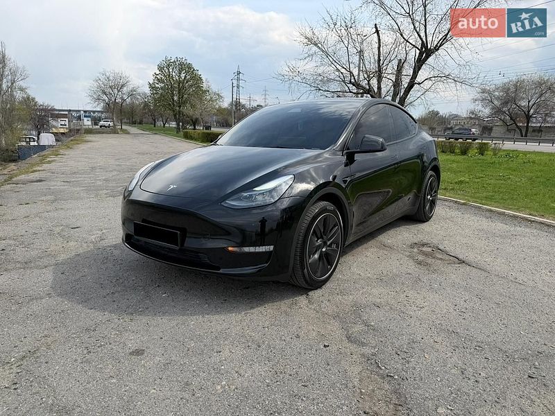 Tesla Model Y 2023