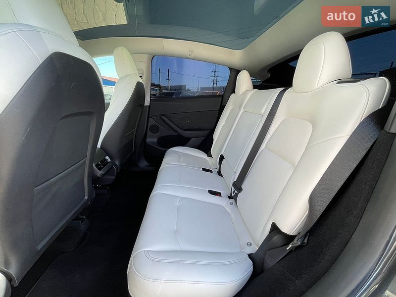 Внедорожник / Кроссовер Tesla Model Y 2024 в Черновцах