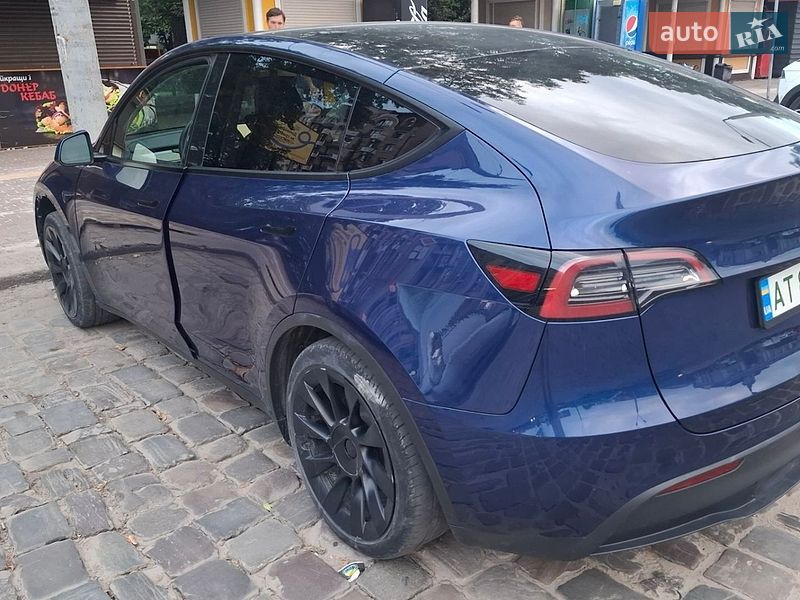 Позашляховик / Кросовер Tesla Model Y 2023 в Івано-Франківську