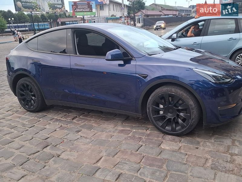 Внедорожник / Кроссовер Tesla Model Y 2023 в Ивано-Франковске
