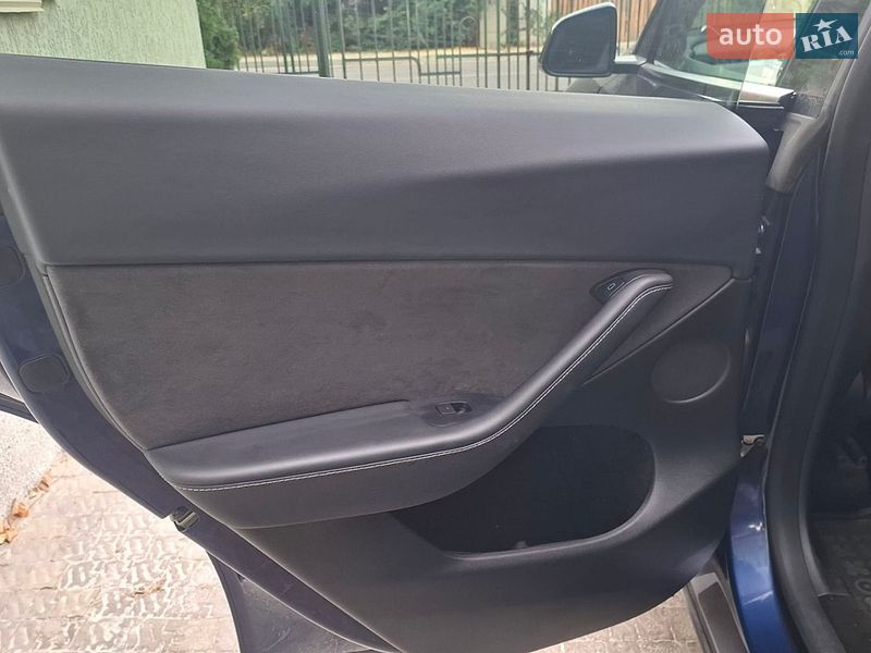 Позашляховик / Кросовер Tesla Model Y 2023 в Івано-Франківську