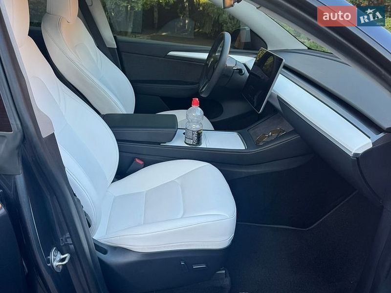 Позашляховик / Кросовер Tesla Model Y 2023 в Дніпрі фото 12 Позашляховик / Кросовер Tesla Model Y 2023 в Дніпрі
