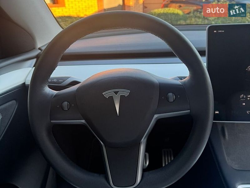 Внедорожник / Кроссовер Tesla Model Y 2023 в Днепре