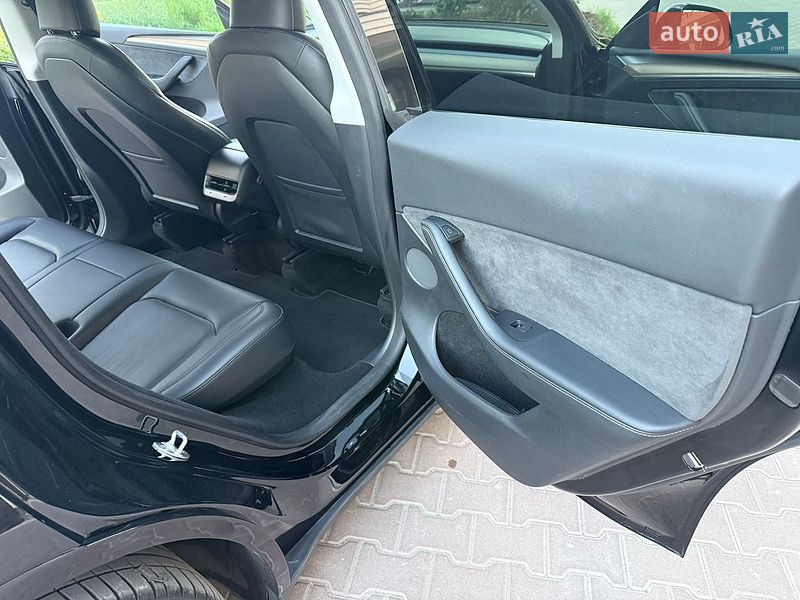 Позашляховик / Кросовер Tesla Model Y 2023 в Києві