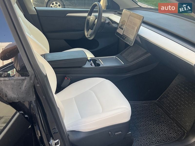 Позашляховик / Кросовер Tesla Model Y 2024 в Хмельницькому