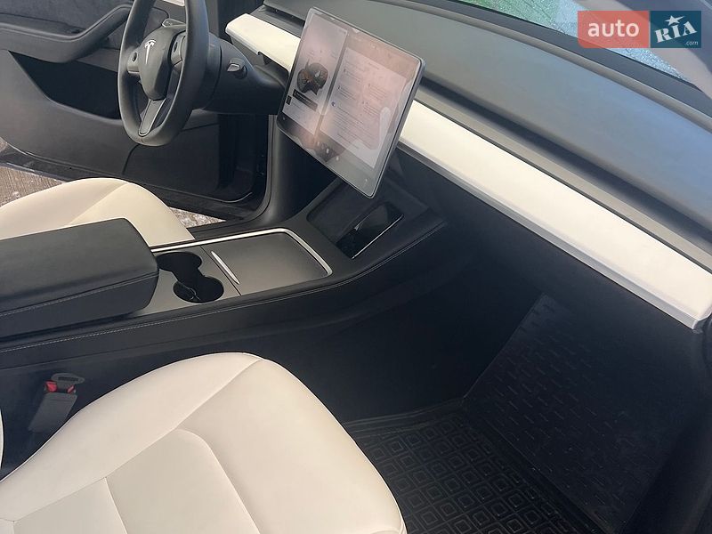 Позашляховик / Кросовер Tesla Model Y 2024 в Хмельницькому