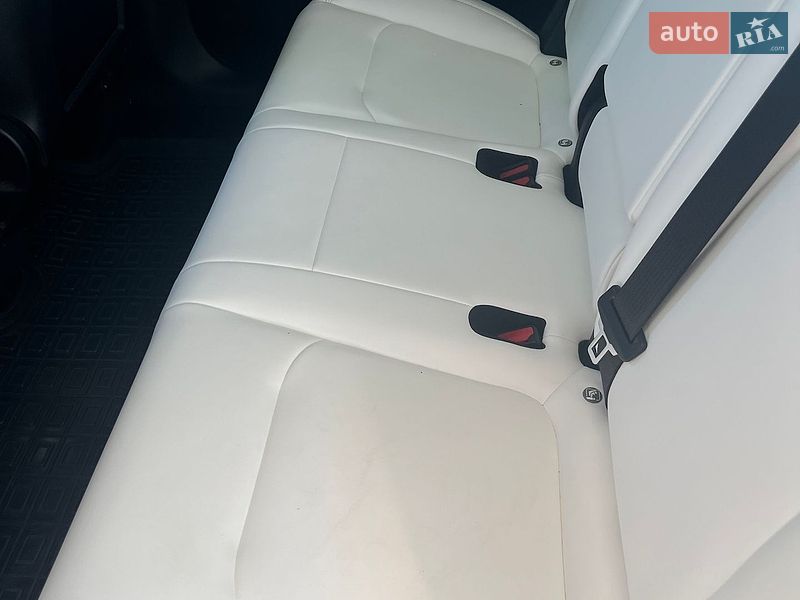 Позашляховик / Кросовер Tesla Model Y 2024 в Хмельницькому