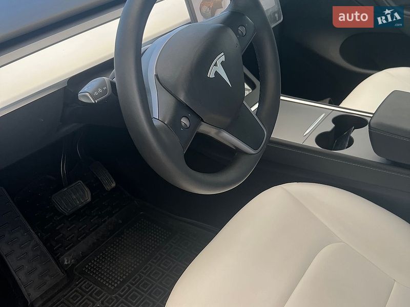 Позашляховик / Кросовер Tesla Model Y 2024 в Хмельницькому