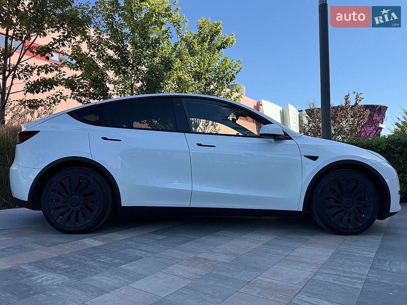 Внедорожник / Кроссовер Tesla Model Y 2023 в Киеве