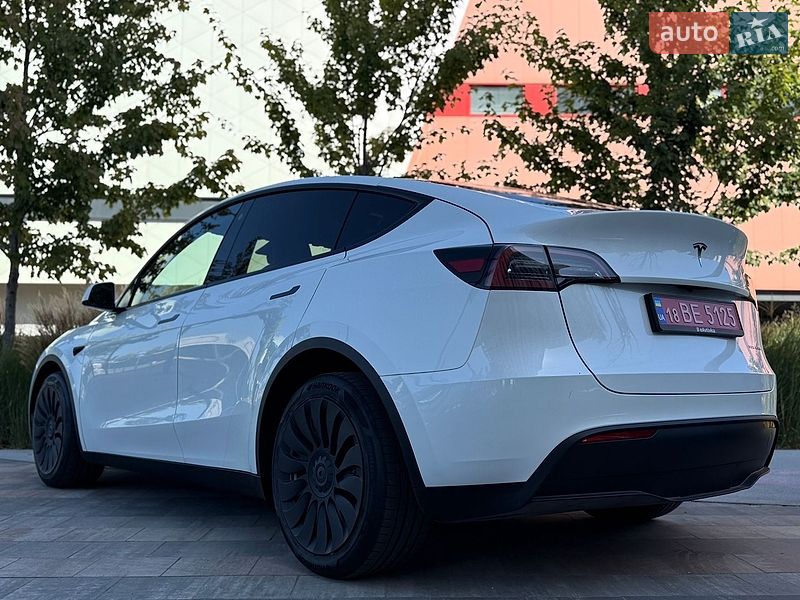 Внедорожник / Кроссовер Tesla Model Y 2023 в Киеве