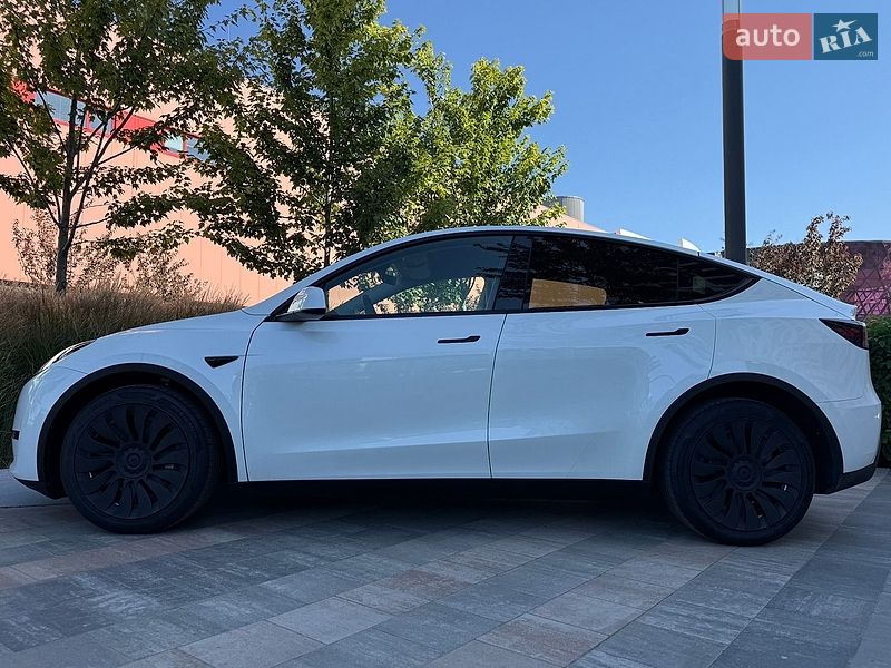 Внедорожник / Кроссовер Tesla Model Y 2023 в Киеве