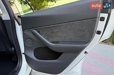 Внедорожник / Кроссовер Tesla Model Y 2023 в Киеве