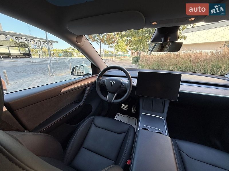 Внедорожник / Кроссовер Tesla Model Y 2023 в Киеве