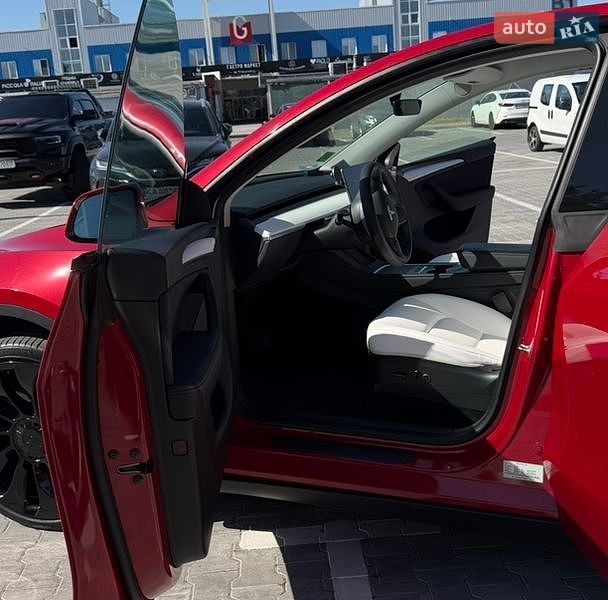 Позашляховик / Кросовер Tesla Model Y 2023 в Києві