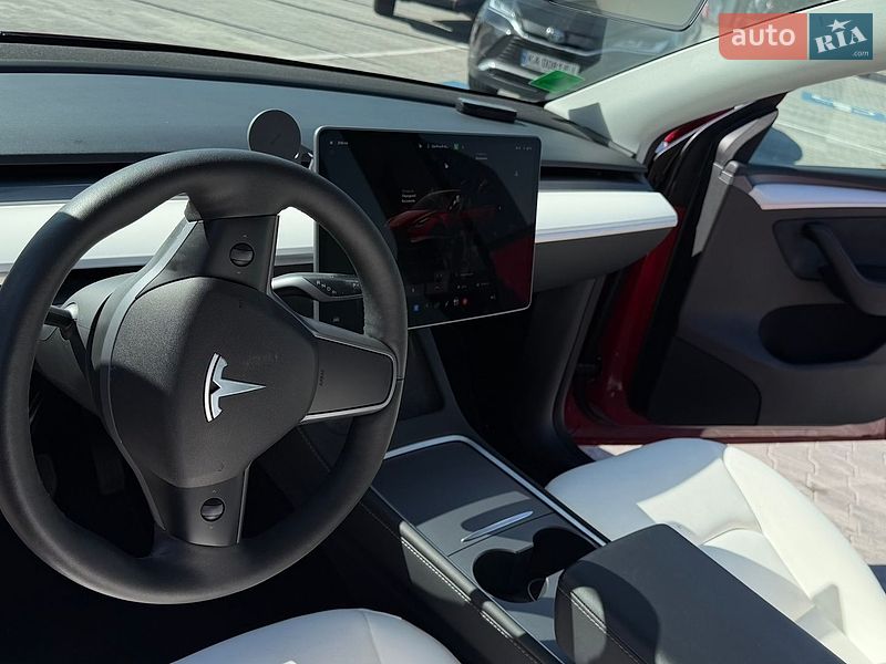 Внедорожник / Кроссовер Tesla Model Y 2023 в Киеве