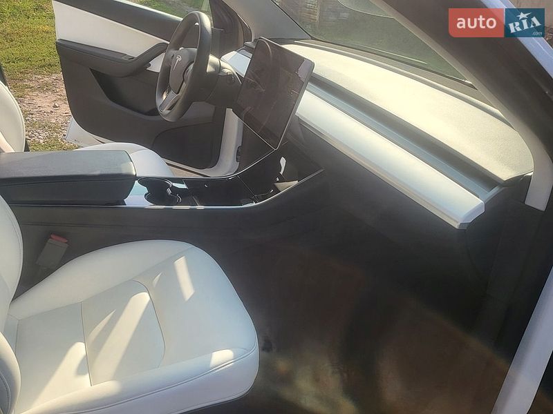 Позашляховик / Кросовер Tesla Model Y 2021 в Олександрії