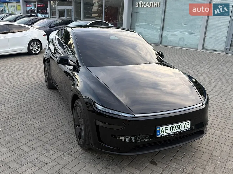 Tesla Model Y 2025