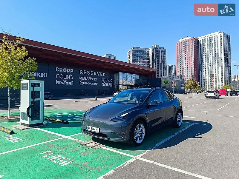 Внедорожник / Кроссовер Tesla Model Y 2023 в Киеве