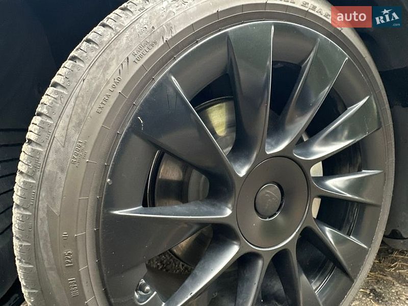 Внедорожник / Кроссовер Tesla Model Y 2021 в Львове
