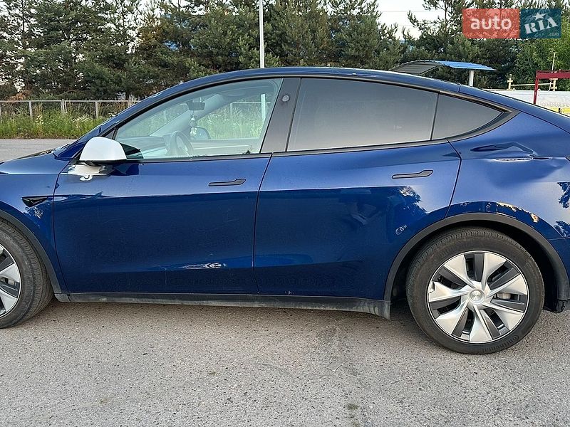 Внедорожник / Кроссовер Tesla Model Y 2023 в Львове