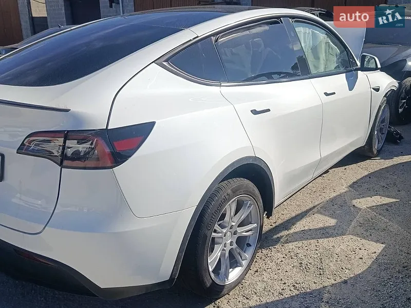 Tesla Model Y 2023