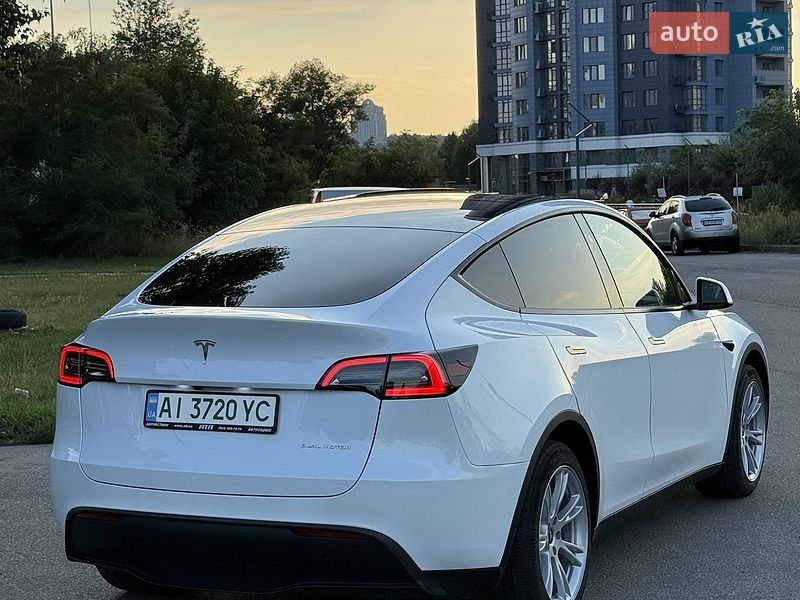 Tesla Model Y 2023