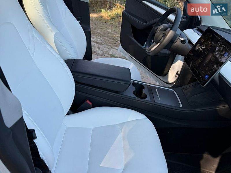 Внедорожник / Кроссовер Tesla Model Y 2023 в Киеве