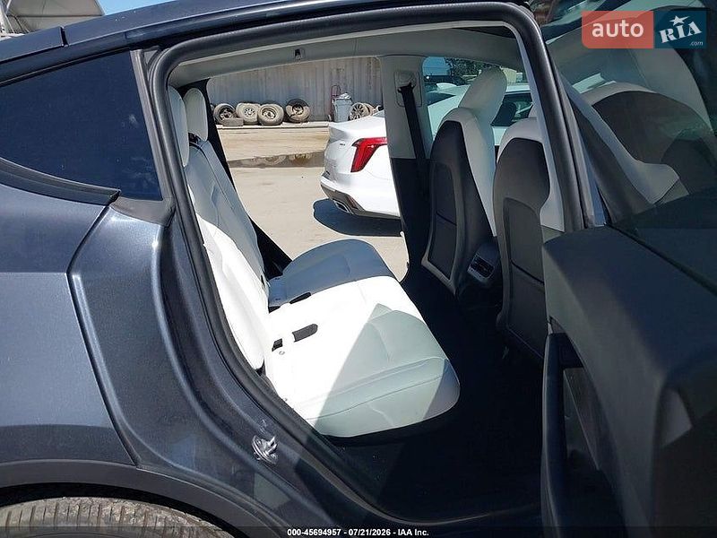 Внедорожник / Кроссовер Tesla Model Y 2023 в Черновцах