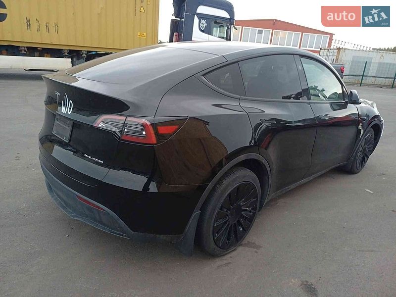 Tesla Model Y 2023