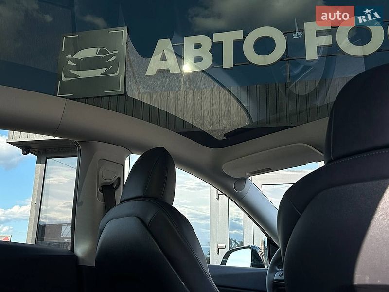 Внедорожник / Кроссовер Tesla Model Y 2021 в Киеве