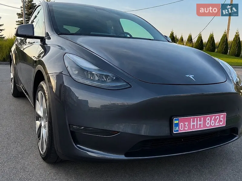 Tesla Model Y 2023