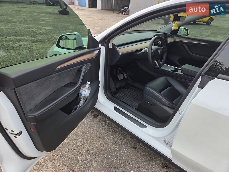 Внедорожник / Кроссовер Tesla Model Y 2023 в Запорожье