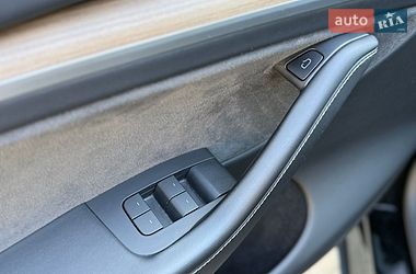 Внедорожник / Кроссовер Tesla Model Y 2023 в Днепре