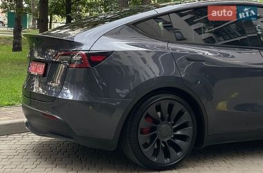 Позашляховик / Кросовер Tesla Model Y 2021 в Києві