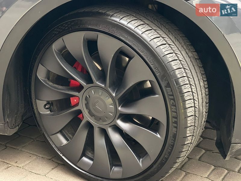 Позашляховик / Кросовер Tesla Model Y 2021 в Києві