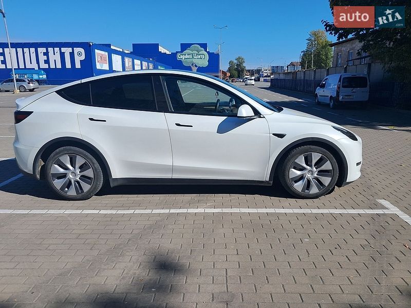 Внедорожник / Кроссовер Tesla Model Y 2023 в Тернополе