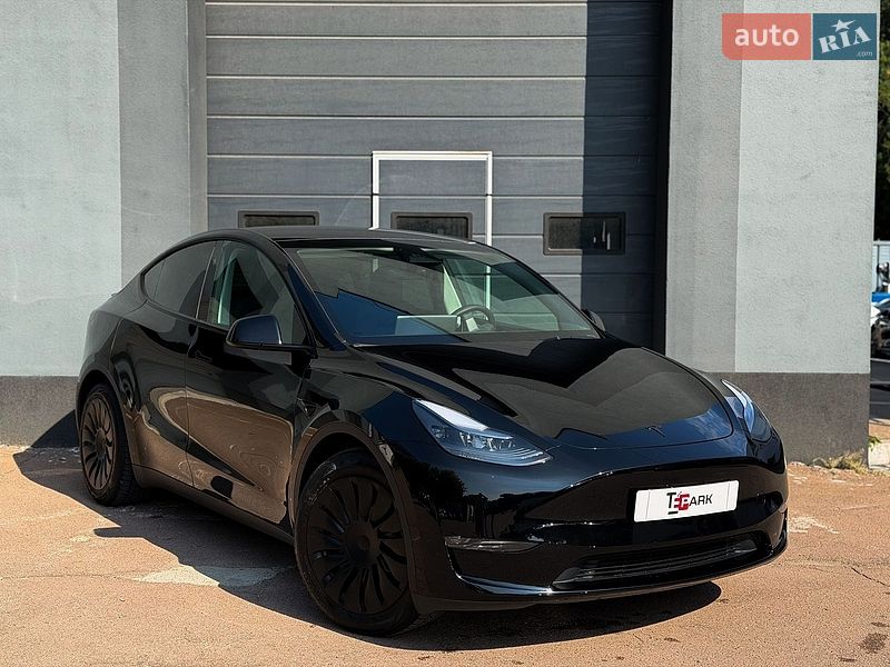 Tesla Model Y 2024